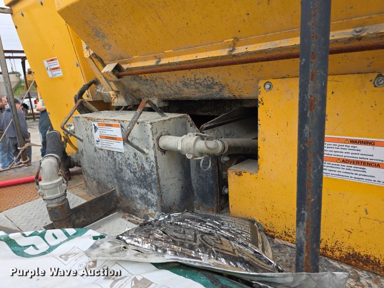 image for item FH6062 1999 Volvo WG64 asphalt slurry truck
