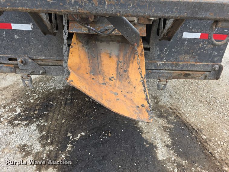 image for item FH6062 1999 Volvo WG64 asphalt slurry truck