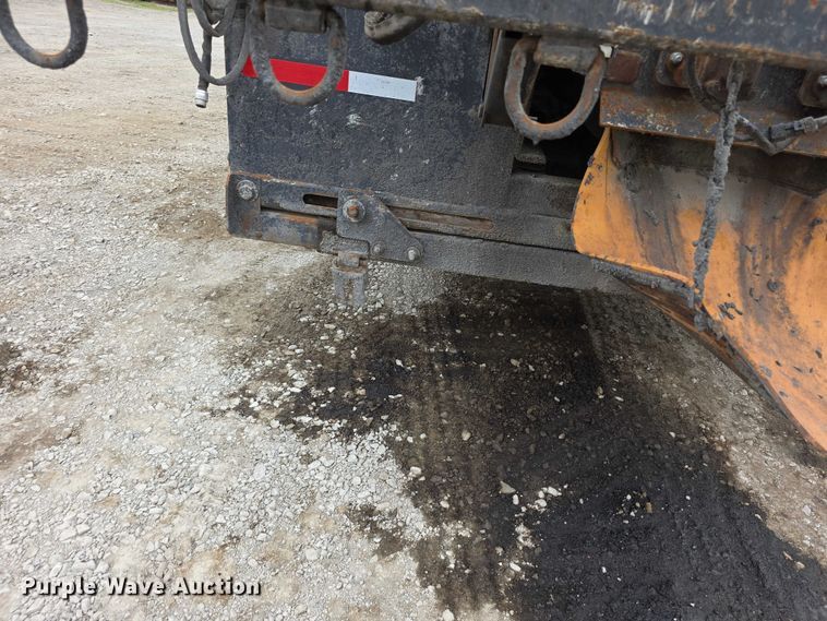 image for item FH6062 1999 Volvo WG64 asphalt slurry truck