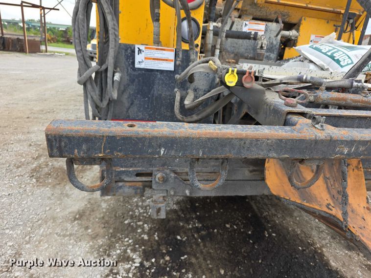 image for item FH6062 1999 Volvo WG64 asphalt slurry truck