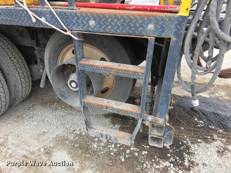 image for item FH6062 1999 Volvo WG64 asphalt slurry truck
