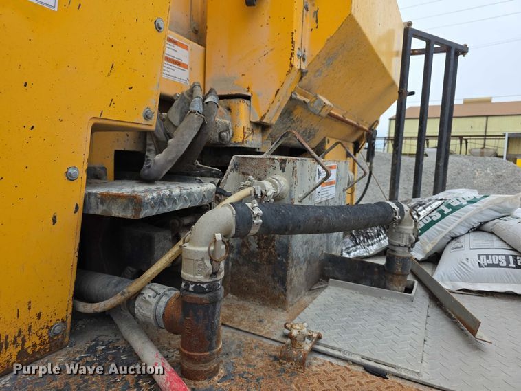 image for item FH6062 1999 Volvo WG64 asphalt slurry truck