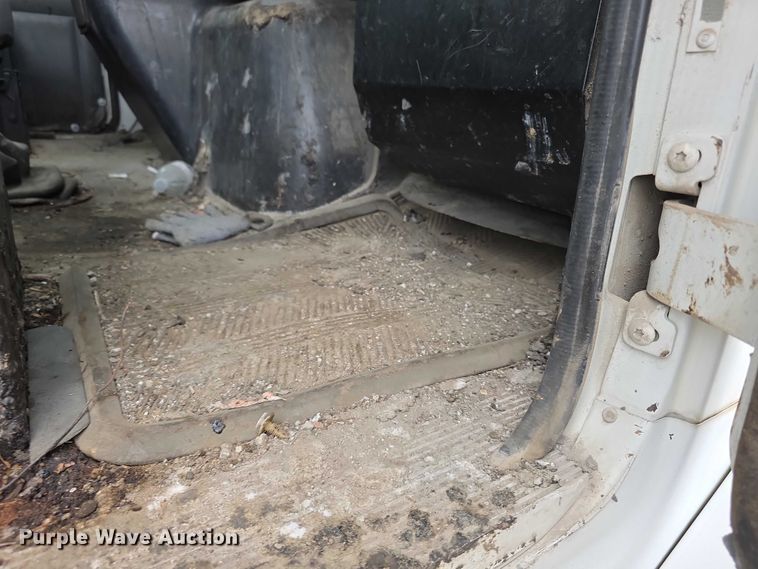 image for item FH6062 1999 Volvo WG64 asphalt slurry truck