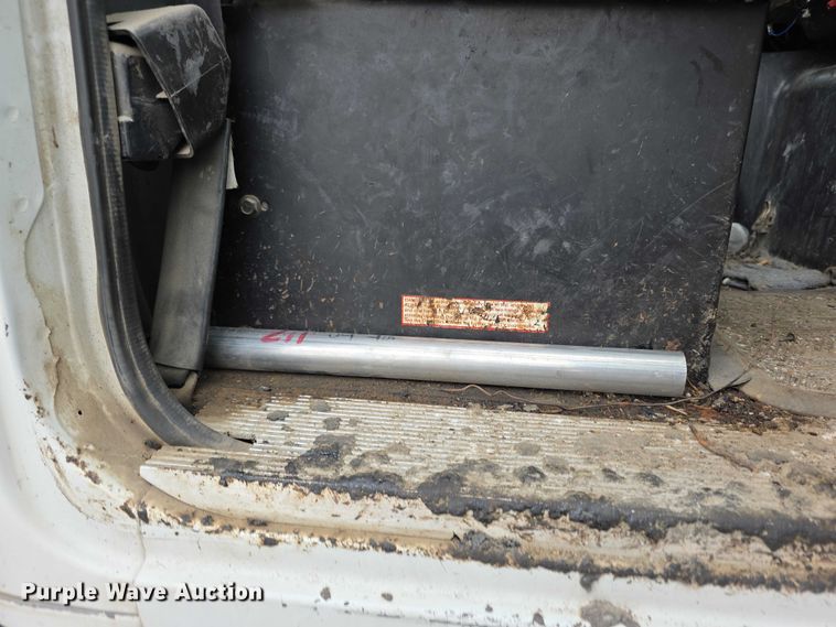 image for item FH6062 1999 Volvo WG64 asphalt slurry truck