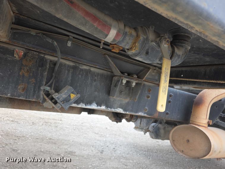 image for item FH6062 1999 Volvo WG64 asphalt slurry truck