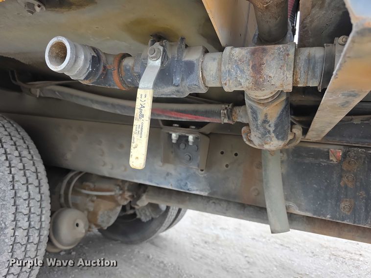 image for item FH6062 1999 Volvo WG64 asphalt slurry truck