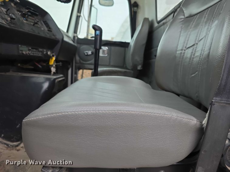 image for item FH6062 1999 Volvo WG64 asphalt slurry truck