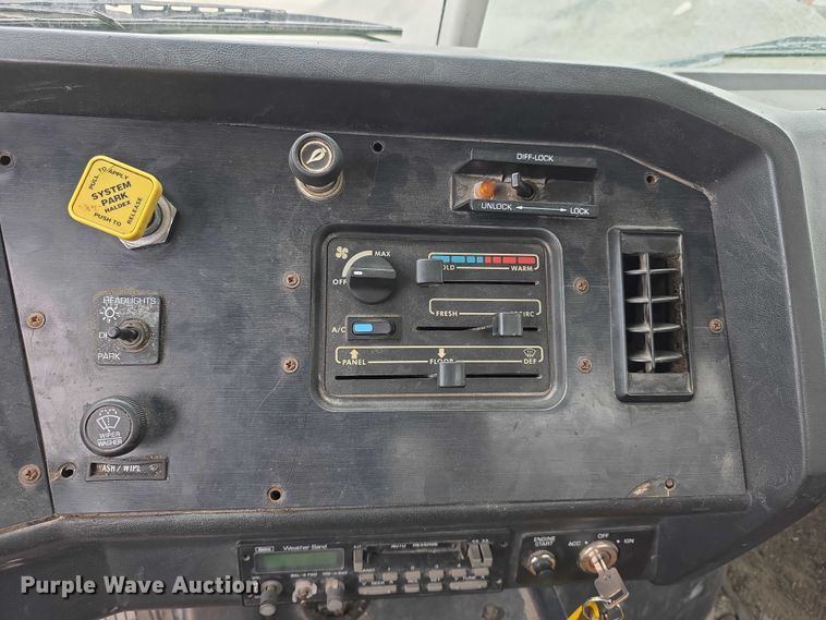 image for item FH6062 1999 Volvo WG64 asphalt slurry truck