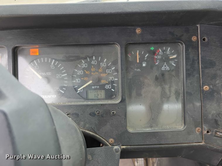 image for item FH6062 1999 Volvo WG64 asphalt slurry truck