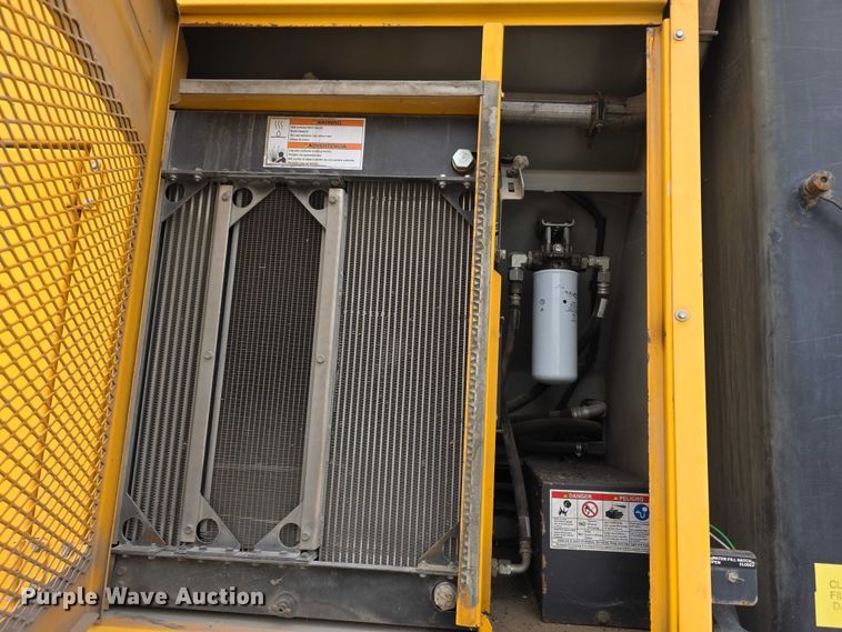 image for item FH6062 1999 Volvo WG64 asphalt slurry truck