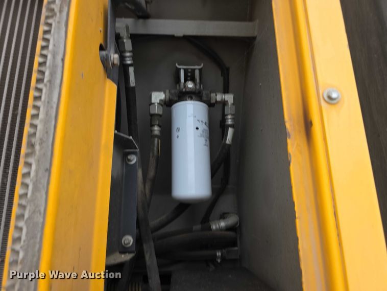 image for item FH6062 1999 Volvo WG64 asphalt slurry truck
