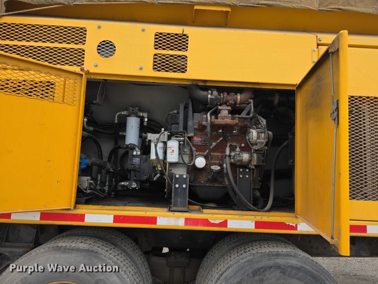 image for item FH6062 1999 Volvo WG64 asphalt slurry truck