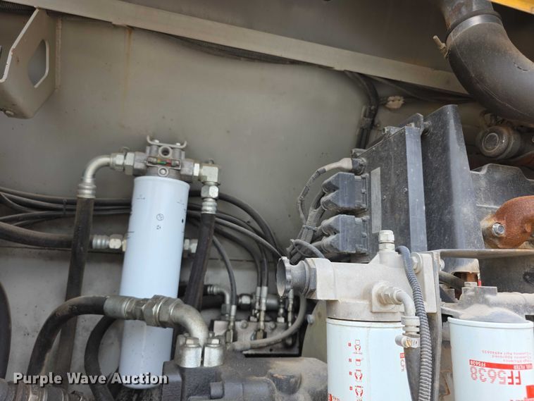 image for item FH6062 1999 Volvo WG64 asphalt slurry truck