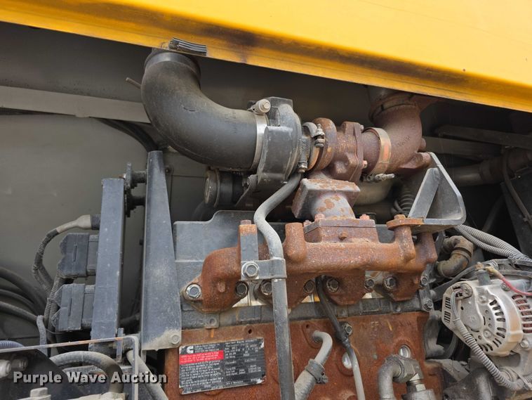 image for item FH6062 1999 Volvo WG64 asphalt slurry truck