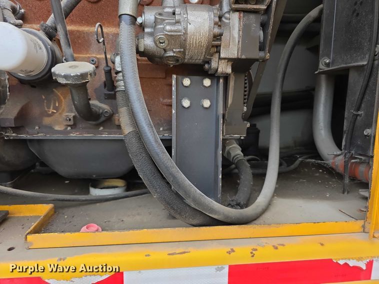 image for item FH6062 1999 Volvo WG64 asphalt slurry truck