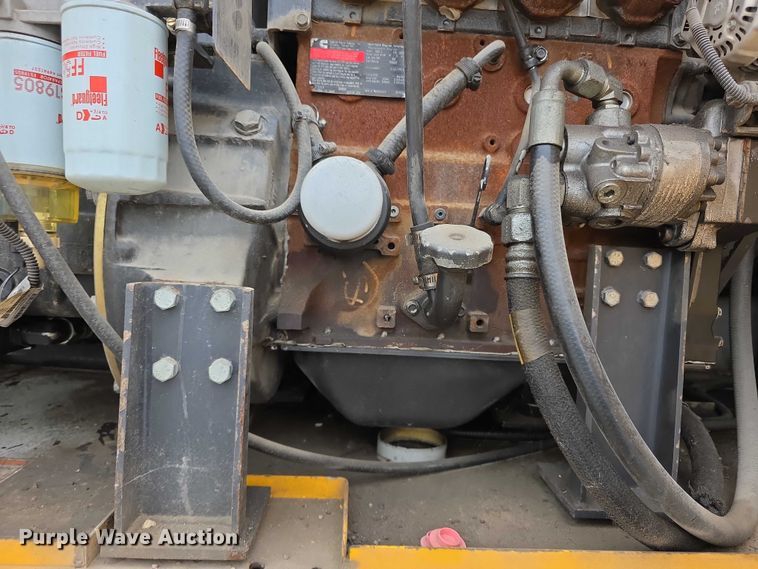 image for item FH6062 1999 Volvo WG64 asphalt slurry truck