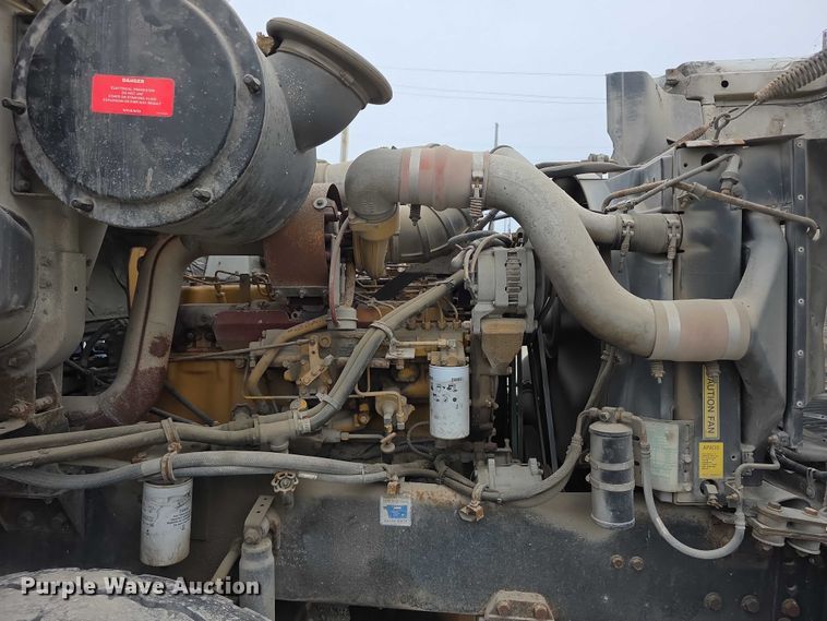 image for item FH6062 1999 Volvo WG64 asphalt slurry truck