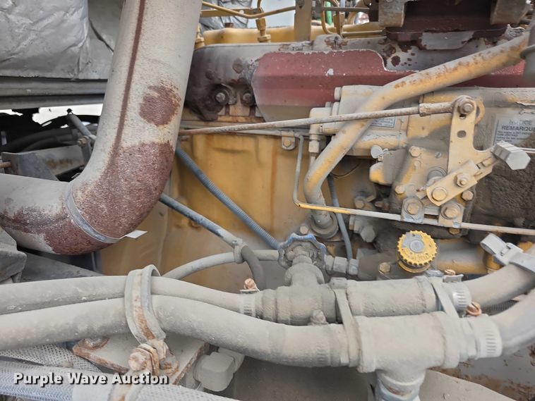 image for item FH6062 1999 Volvo WG64 asphalt slurry truck