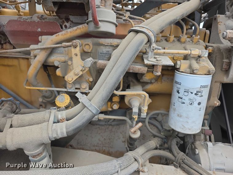 image for item FH6062 1999 Volvo WG64 asphalt slurry truck
