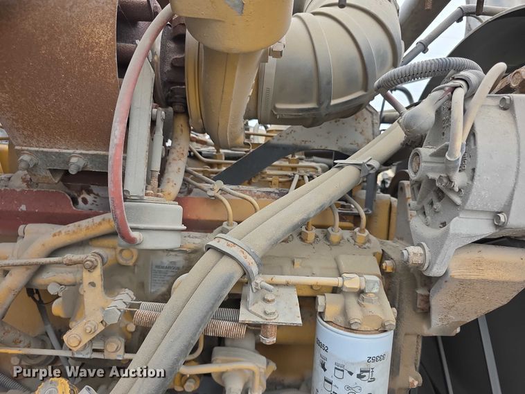 image for item FH6062 1999 Volvo WG64 asphalt slurry truck