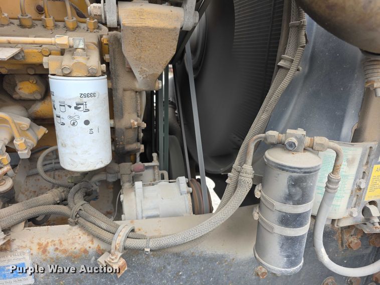 image for item FH6062 1999 Volvo WG64 asphalt slurry truck