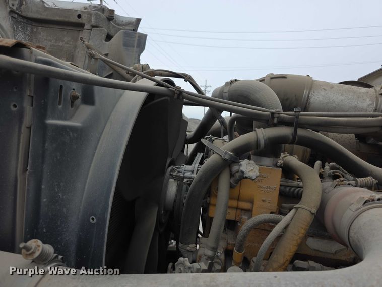 image for item FH6062 1999 Volvo WG64 asphalt slurry truck