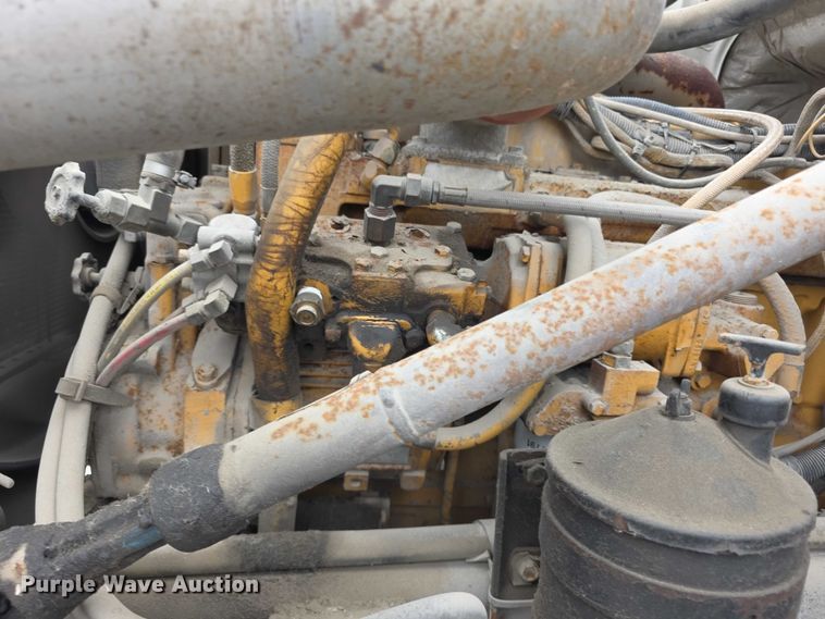 image for item FH6062 1999 Volvo WG64 asphalt slurry truck