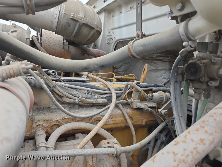 image for item FH6062 1999 Volvo WG64 asphalt slurry truck