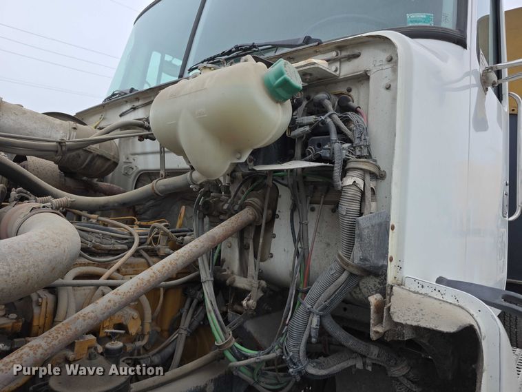 image for item FH6062 1999 Volvo WG64 asphalt slurry truck