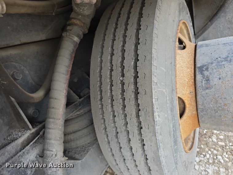 image for item FH6062 1999 Volvo WG64 asphalt slurry truck