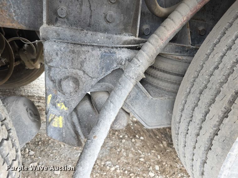 image for item FH6062 1999 Volvo WG64 asphalt slurry truck