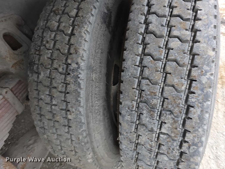 image for item FH6062 1999 Volvo WG64 asphalt slurry truck