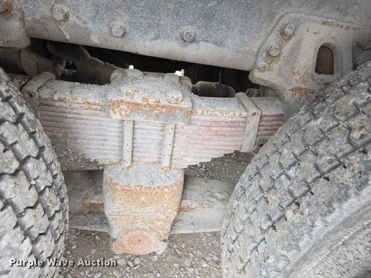 image for item FH6062 1999 Volvo WG64 asphalt slurry truck
