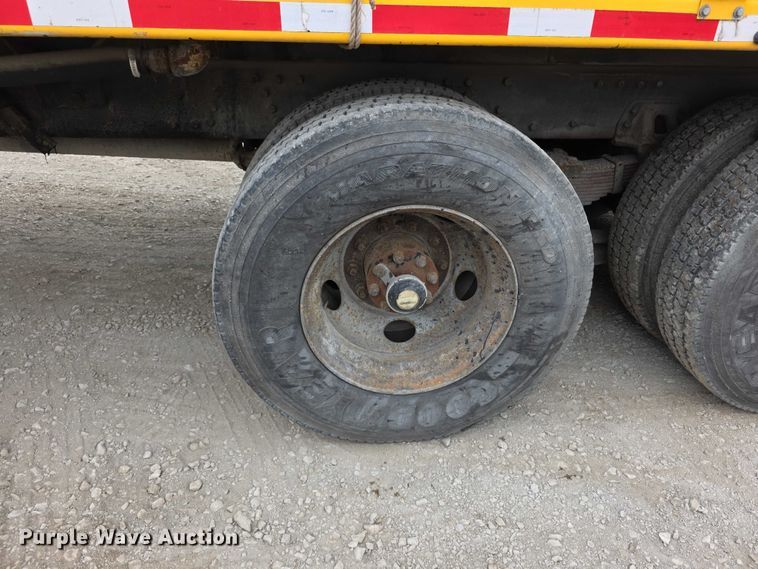 image for item FH6062 1999 Volvo WG64 asphalt slurry truck