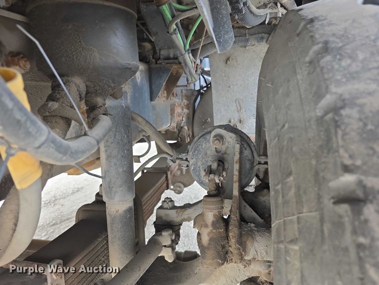 image for item FH6062 1999 Volvo WG64 asphalt slurry truck