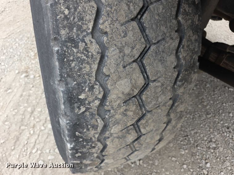 image for item FH6062 1999 Volvo WG64 asphalt slurry truck