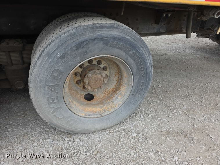image for item FH6062 1999 Volvo WG64 asphalt slurry truck