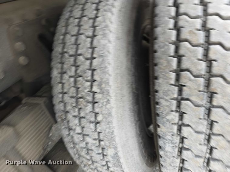 image for item FH6062 1999 Volvo WG64 asphalt slurry truck