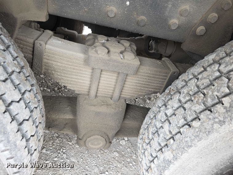 image for item FH6062 1999 Volvo WG64 asphalt slurry truck