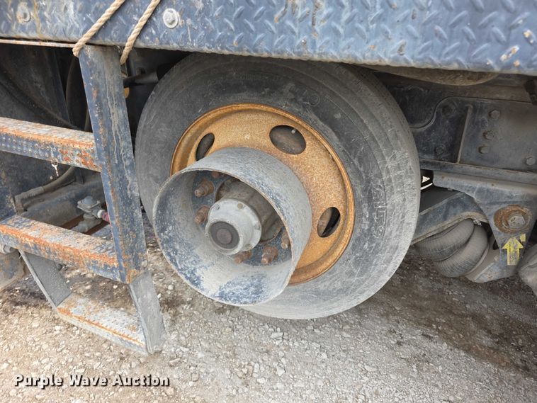 image for item FH6062 1999 Volvo WG64 asphalt slurry truck