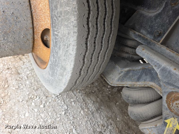 image for item FH6062 1999 Volvo WG64 asphalt slurry truck