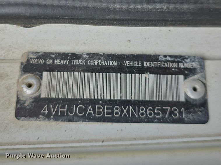 image for item FH6062 1999 Volvo WG64 asphalt slurry truck
