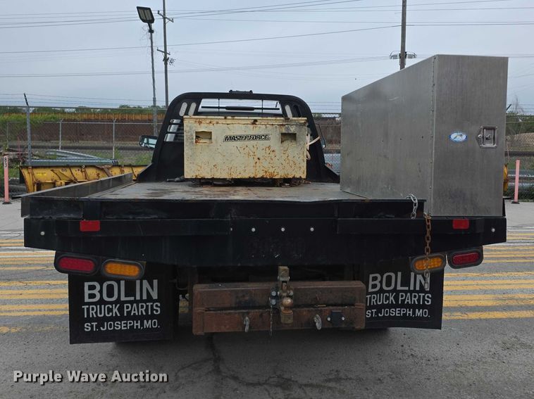 image for item FH6086 2004 Chevrolet Silverado 3500  flatbed pickup truck
