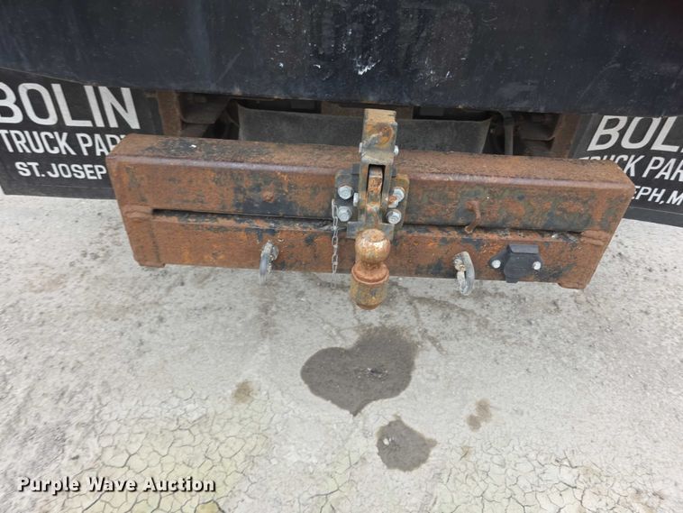 image for item FH6086 2004 Chevrolet Silverado 3500  flatbed pickup truck