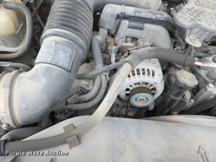 image for item FH6086 2004 Chevrolet Silverado 3500  flatbed pickup truck