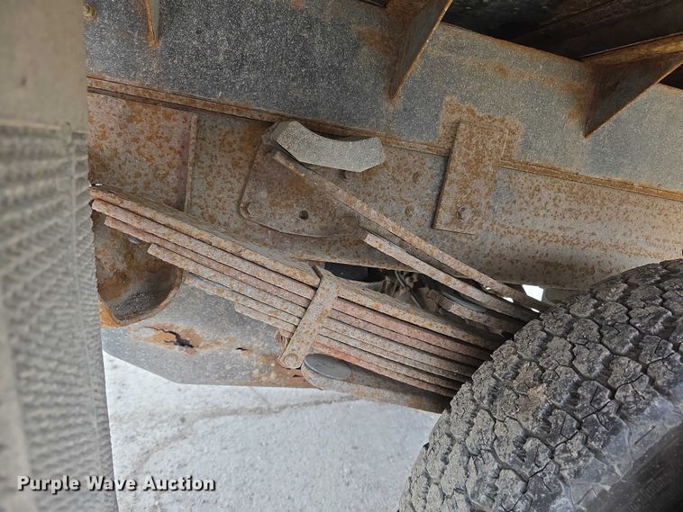 image for item FH6086 2004 Chevrolet Silverado 3500  flatbed pickup truck