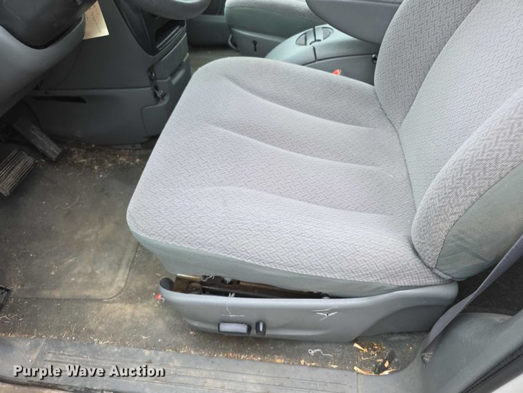 image for item FH6087 2007 Dodge Caravan van