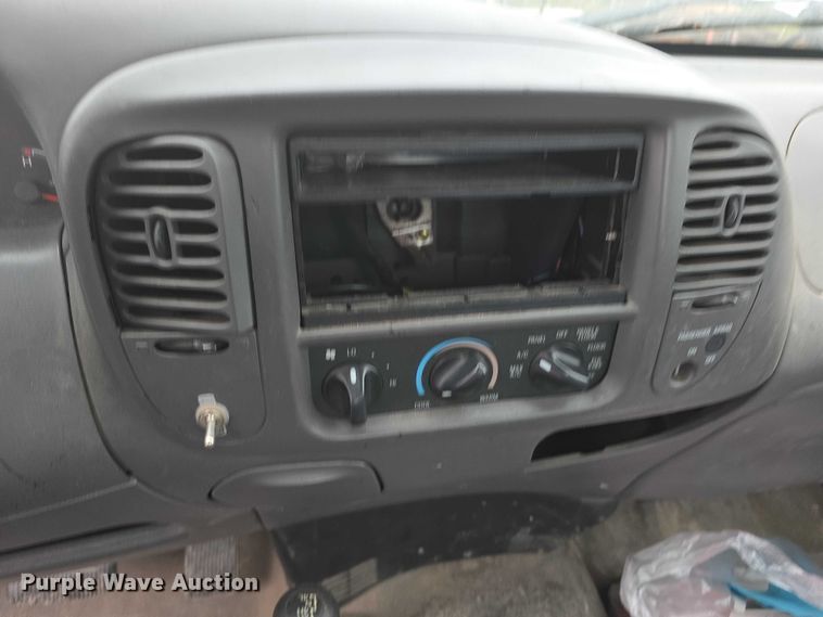 image for item FH6088 2004 Ford F150 pickup truck