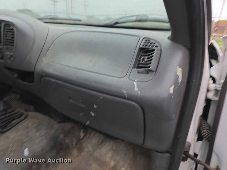 image for item FH6088 2004 Ford F150 pickup truck