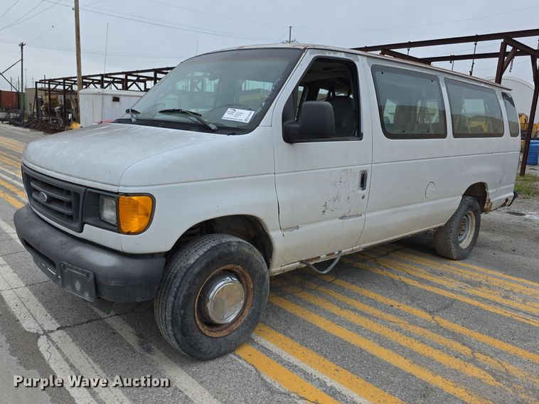 image for item FH6089 2004 Ford E350 van